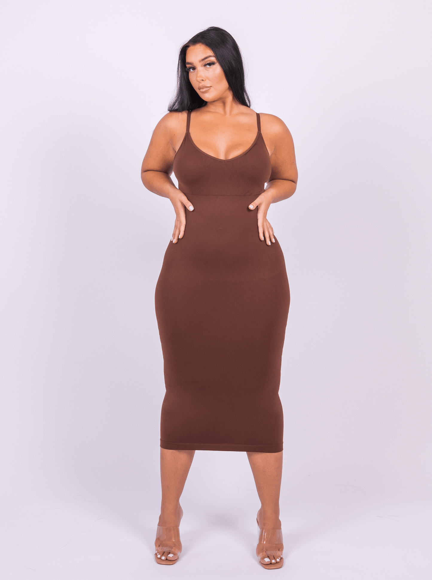 Shaper Maxi Kleid mit V-Ausschnitt und Spaghettiträgern